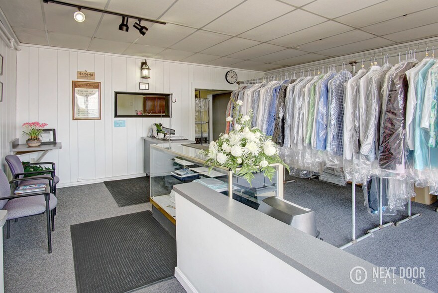 More Photos Of 121 E Walled Lake Dr, Walled Lake Storefront Retail Office For Sale