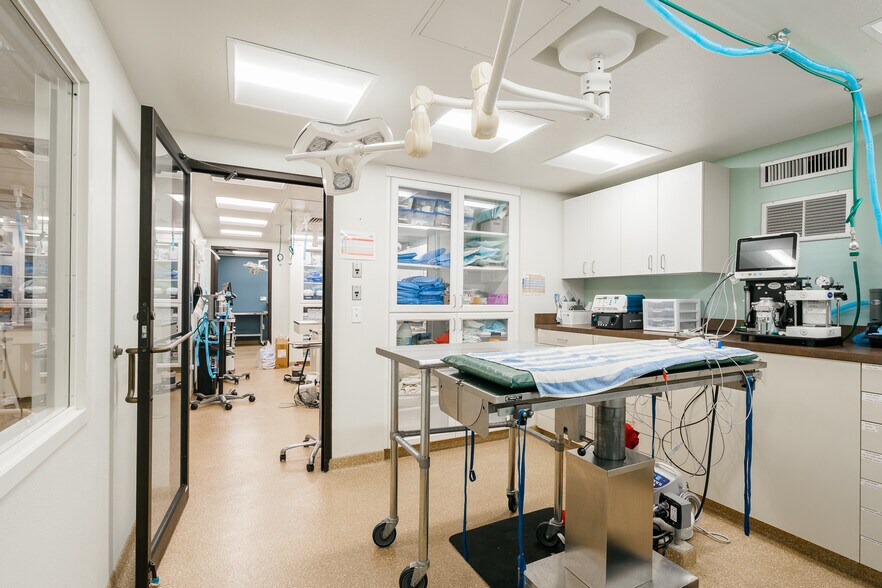 More Photos Of 6400 4th St N, Saint Petersburg Medical For Sale