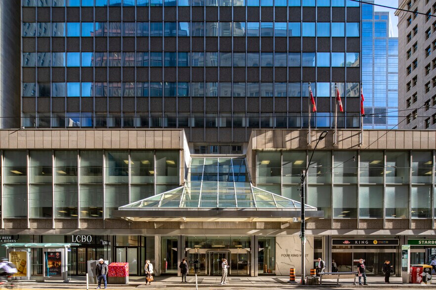 More Photos Of 4 King St W, Toronto General Retail For Lease