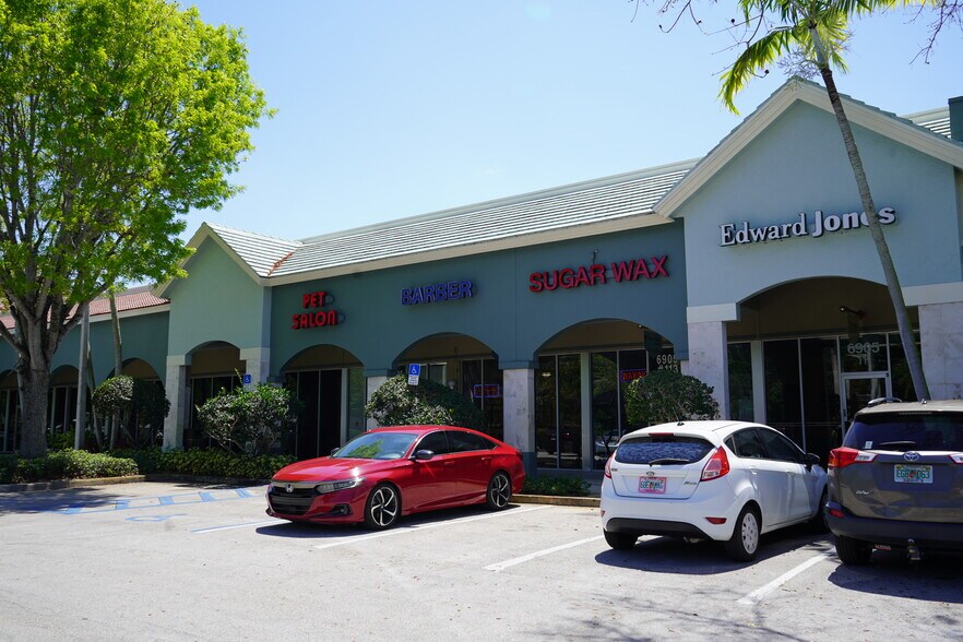More Photos Of 6903-6989 W Broward Blvd, Plantation Freestanding For Lease