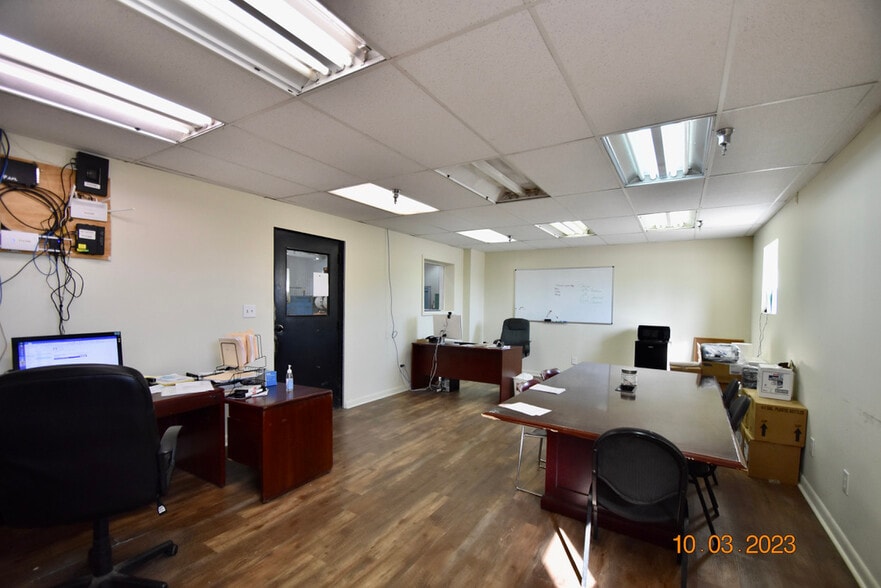More Photos Of 956 N Broadway St, Greenville Distribution For Sale