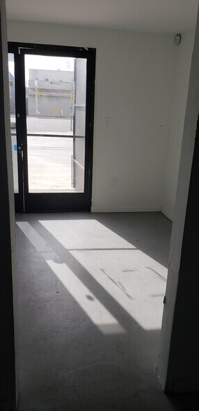 More Photos Of 1127 W Anaheim St, Wilmington Office For Lease