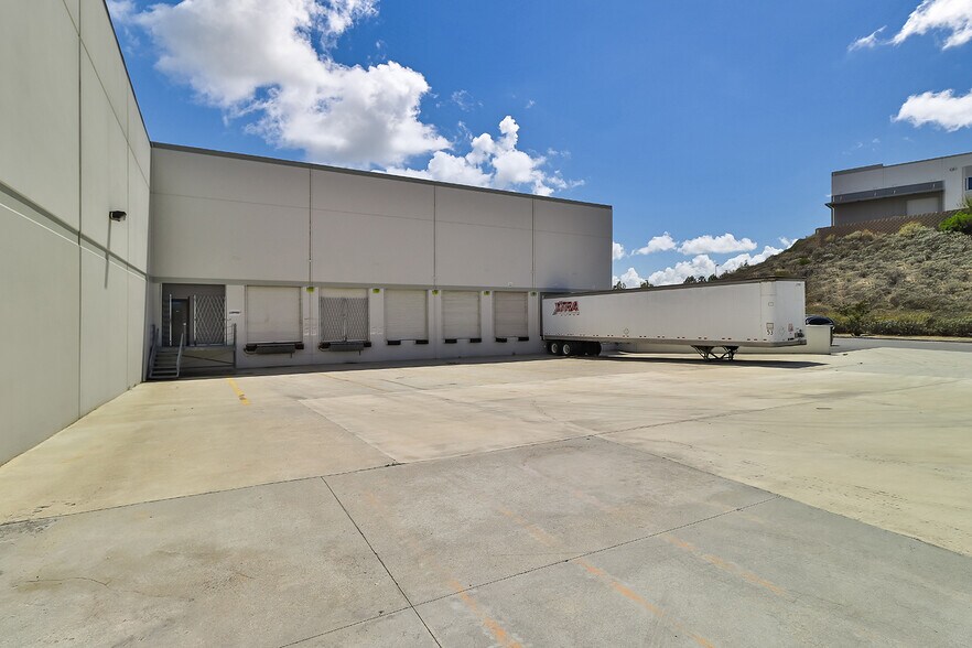 More Photos Of 26235 Technology Dr, Valencia Warehouse For Lease