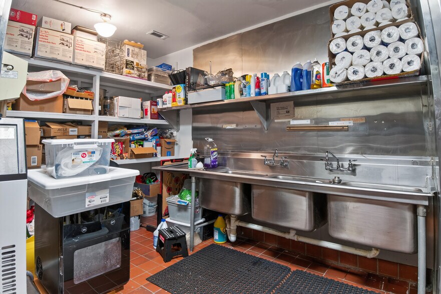 More Photos Of 5425 N Main St, Dayton Freestanding For Sale