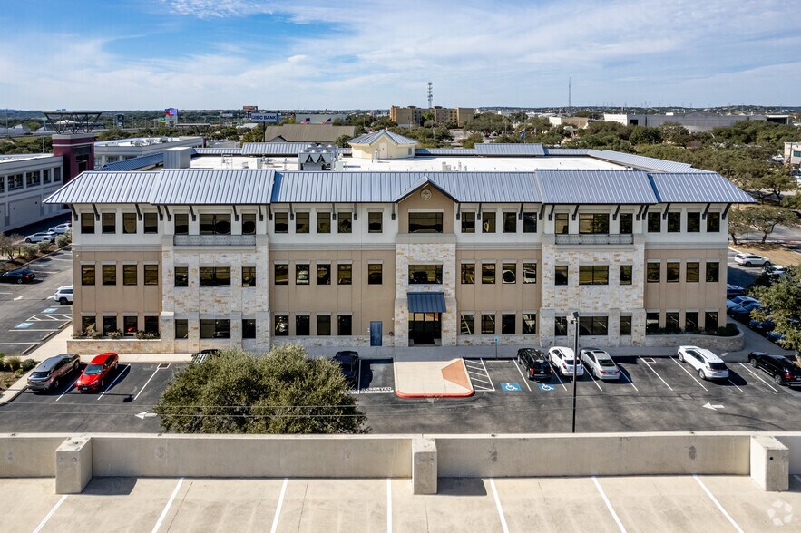 More Photos Of 18756 Stone Oak Pky, San Antonio Office For Lease