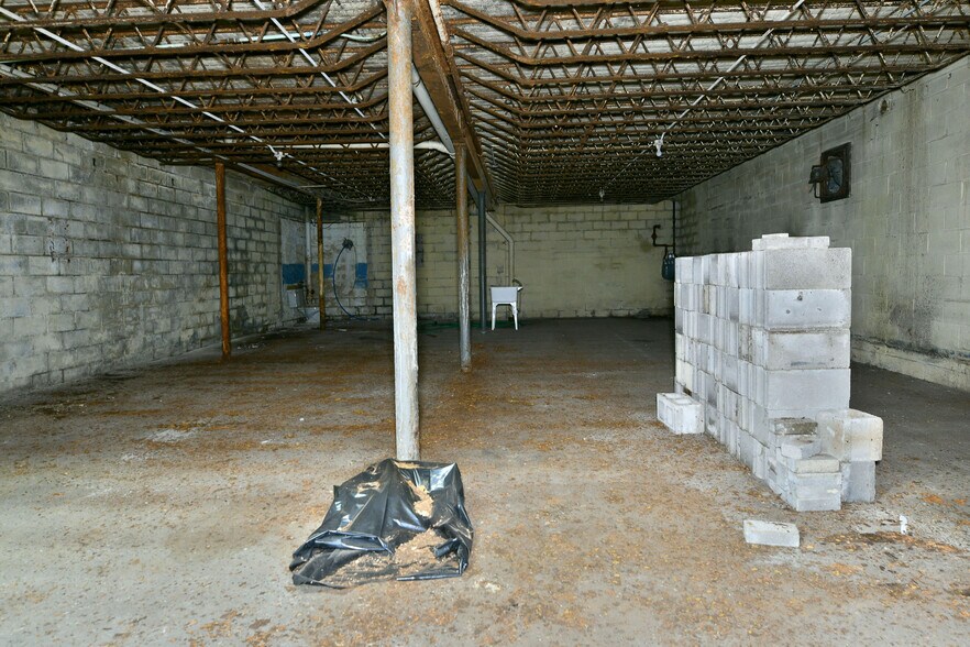 More Photos Of 1535 Logan Ave, Youngstown Flex For Sale