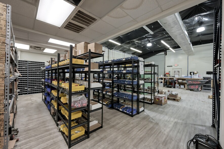 More Photos Of 508 Bryant Rd, Conroe Manufacturing For Sale