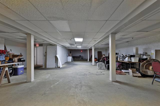 More Photos Of 20 Public Way, Quechee Restaurant For Sale