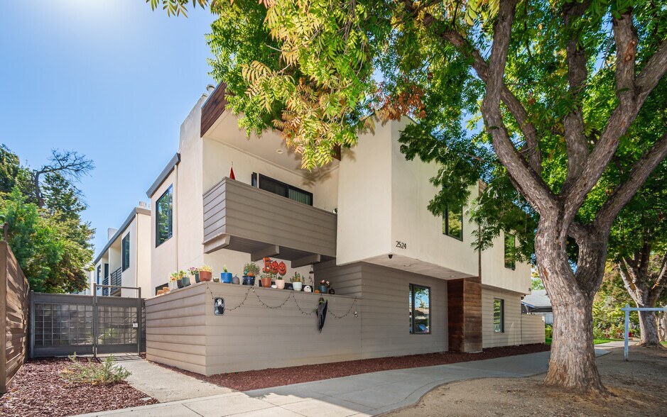 More Photos Of 2522-2524 T St, Sacramento Apartments For Sale