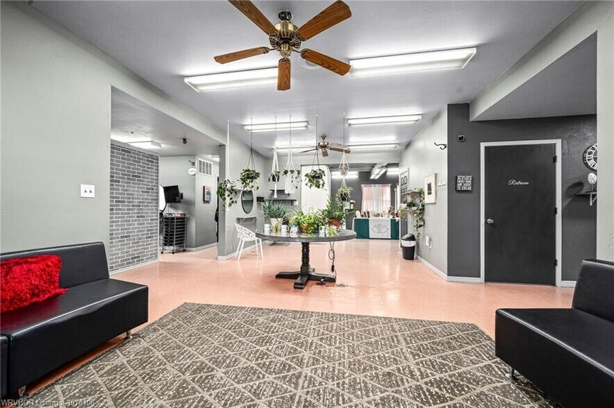 More Photos Of 6710 Dallas St, Fort Smith General Retail For Sale