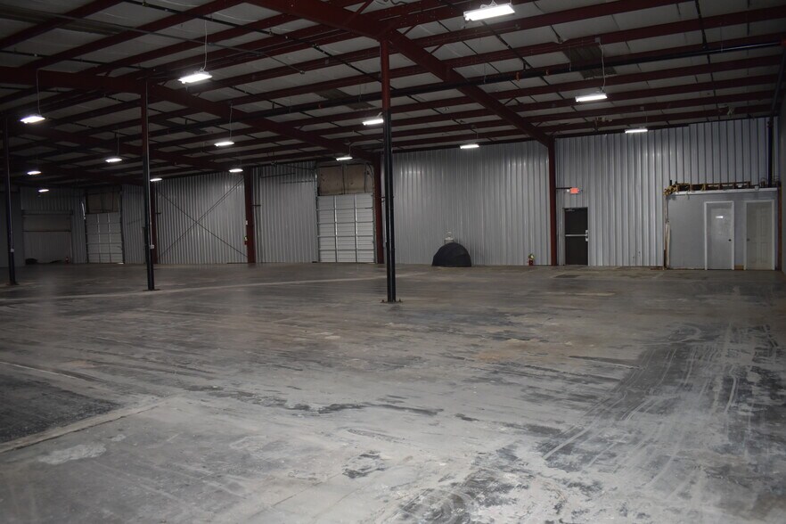 More Photos Of 216 Industrial Dr, Ridgeland Warehouse For Lease