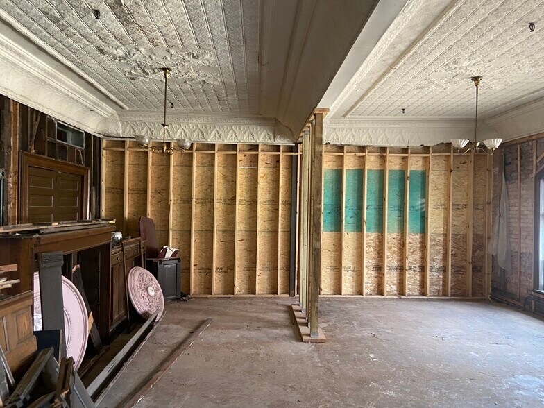 More Photos Of 110 Battle Aly, Holly Storefront For Sale