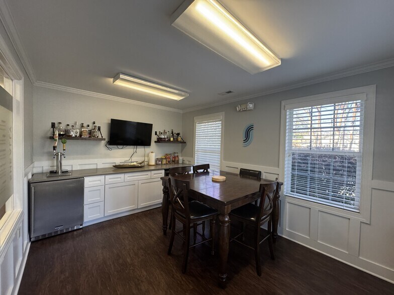 More Photos Of 34 Covil Ave, Wilmington Office For Sale