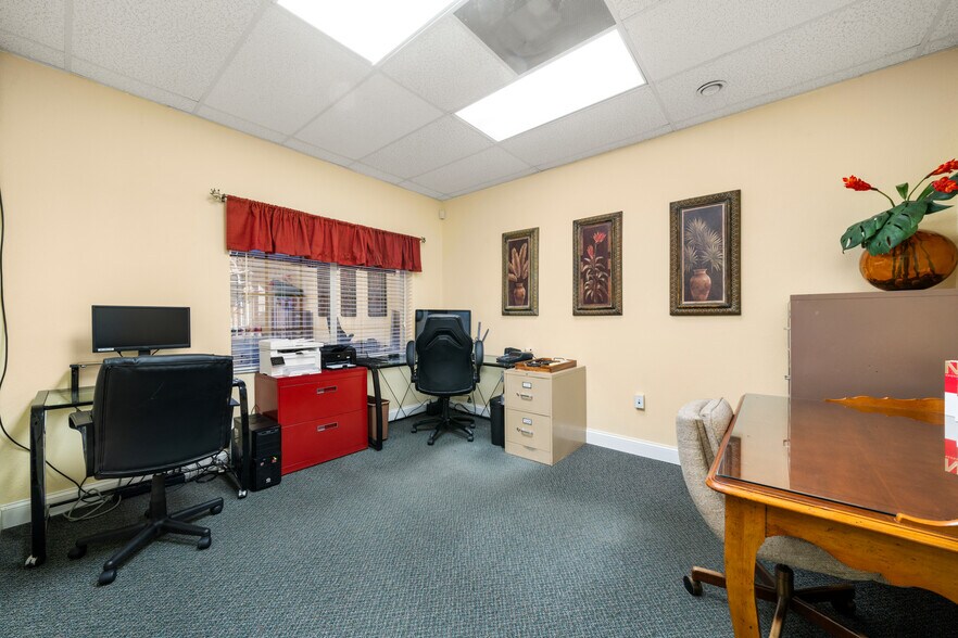 More Photos Of 33 Ryant Blvd, Sebring Medical For Sale