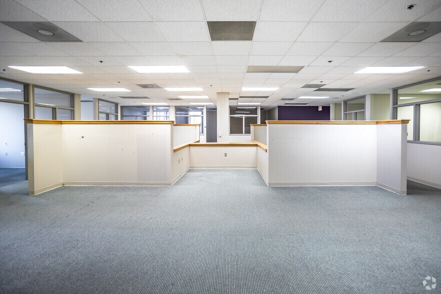More Photos Of 7275 Goodlett Farms Pky, Cordova Light Distribution For Lease