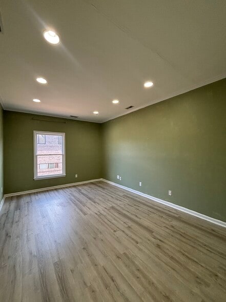 More Photos Of 1365 Westgate Center Dr, Winston-Salem Office For Sale