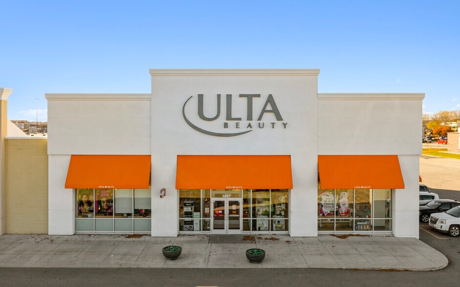 More Photos Of 4411 W Wisconsin Ave, Appleton Freestanding For Sale