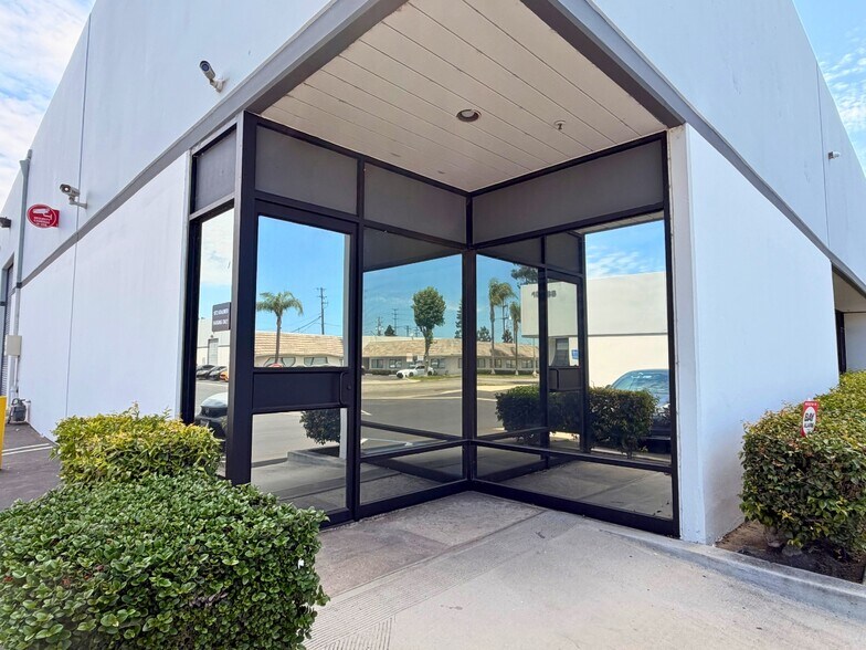 More Photos Of 1060-1072 N Kraemer Pl, Anaheim Manufacturing For Lease