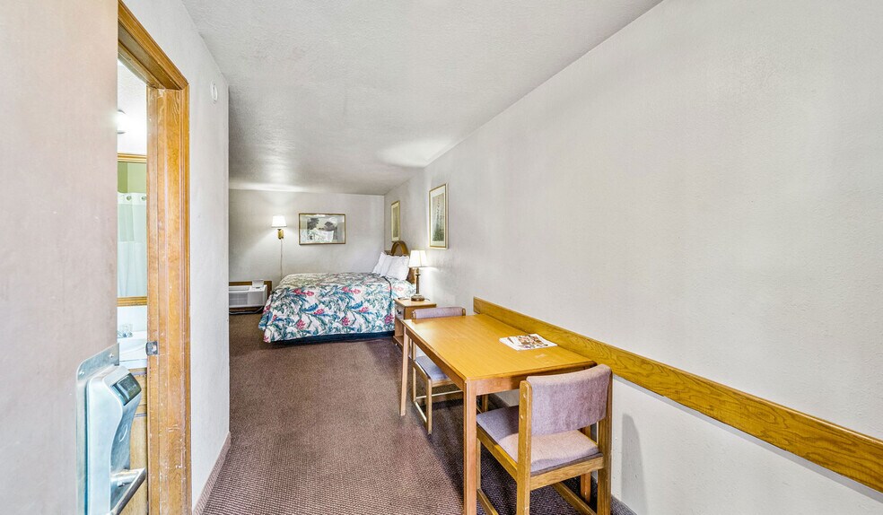 More Photos Of 2600 S Muskogee Ave, Tahlequah Hotel For Sale