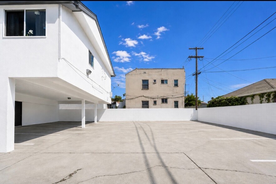More Photos Of 538 W 82nd St, Los Angeles Apartments For Sale