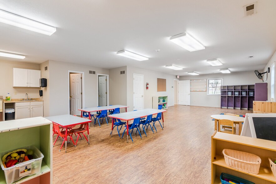 More Photos Of 17656 Old Post Rd, Wamego General Retail For Sale