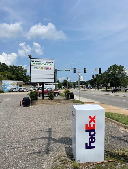 More Photos Of 11007 Warwick Blvd, Newport News Medical For Lease