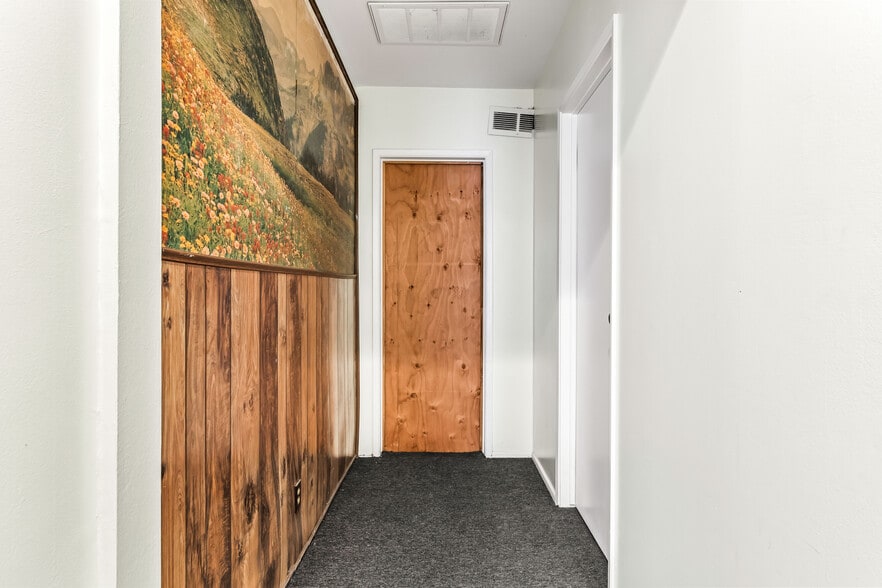 More Photos Of 400 W Alondra Blvd, Gardena Warehouse For Sale