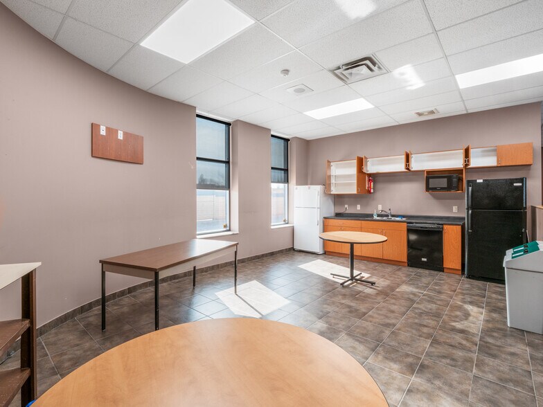 More Photos Of 3200 Deziel Dr, Windsor Unknown For Lease