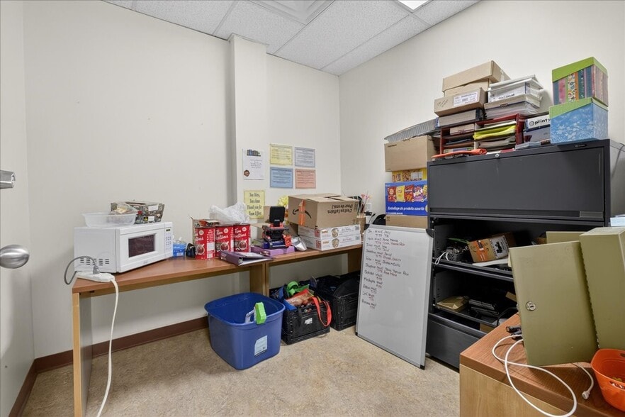 More Photos Of 11831 123 St NW, Edmonton Office For Sale