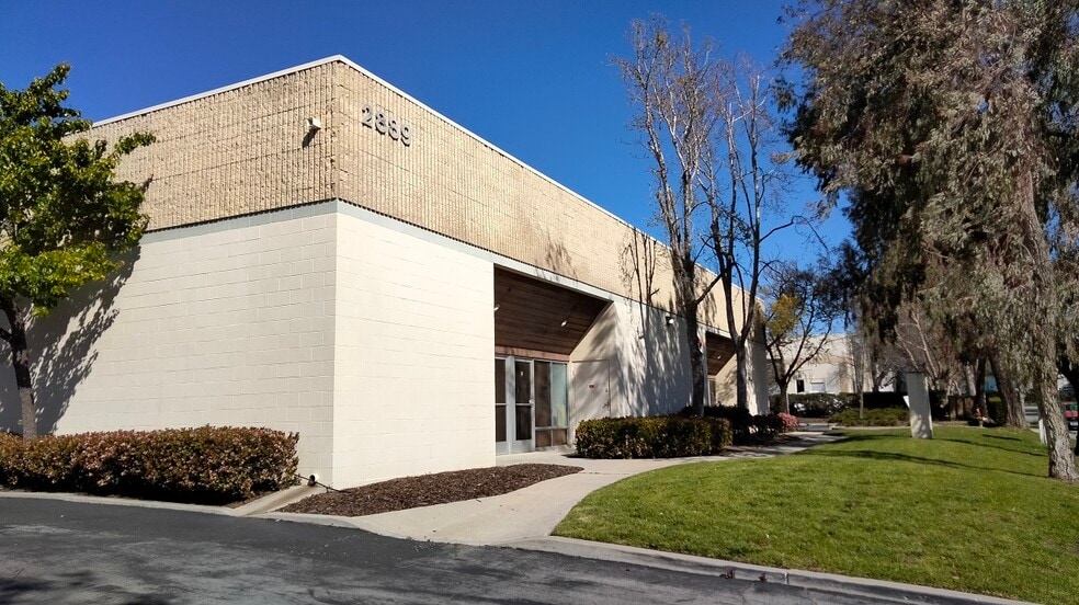 More Photos Of 2889 Bunsen Ave, Ventura Warehouse For Lease