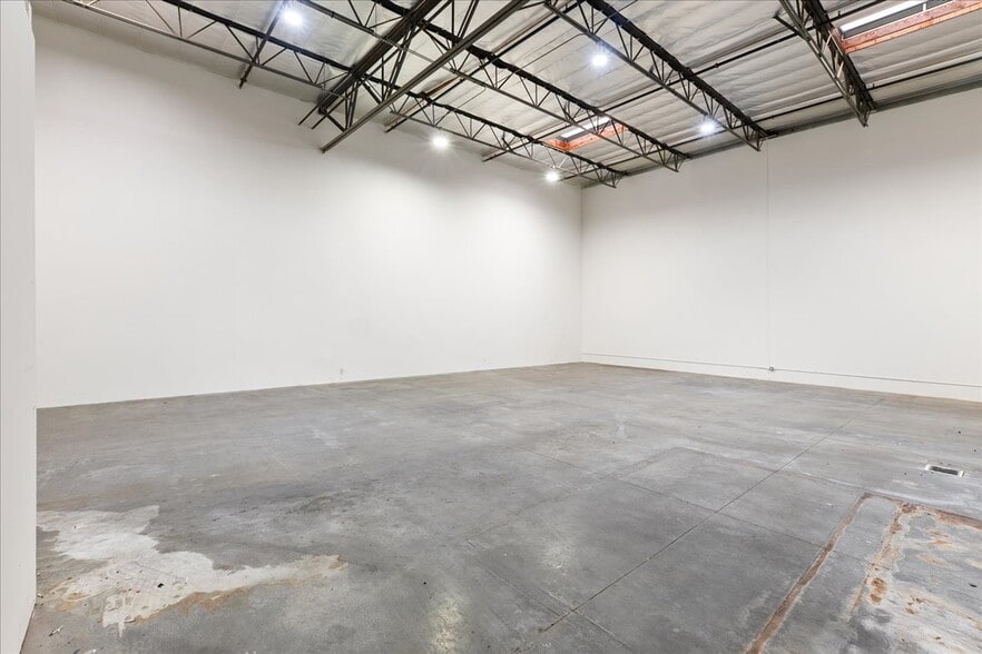 More Photos Of 5047-5057 N Walnut Grove Ave, Rosemead Manufacturing For Sale