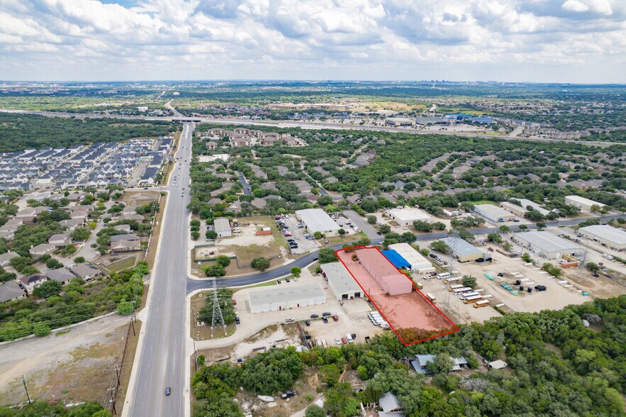 More Photos Of 13403 Western Oak Dr, Helotes Warehouse For Lease
