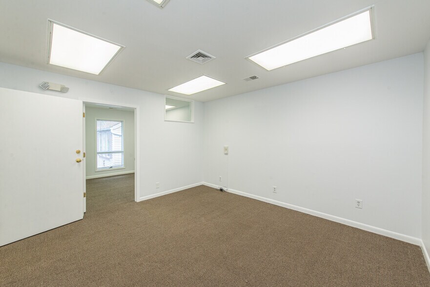 More Photos Of 150 River Rd, Montville Business Park For Lease