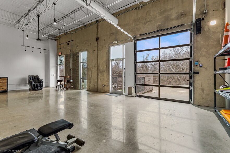 More Photos Of 1380 River Bend Dr, Dallas Office For Sale