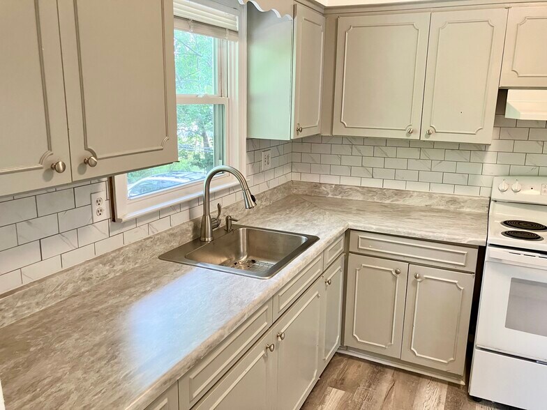 More Photos Of 141 Dunbar Ave, Fords Specialty For Sale