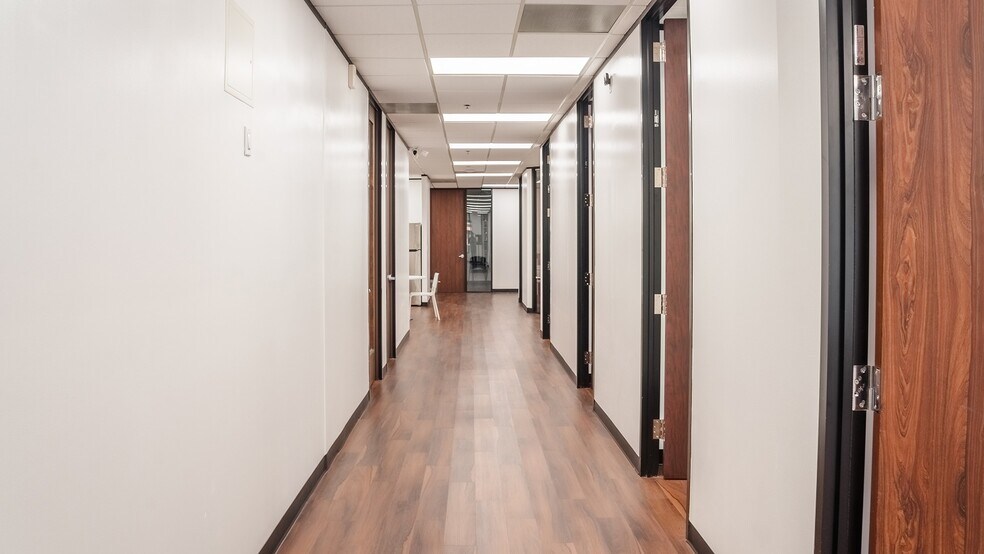 More Photos Of 9015 Mountain Ridge Dr, Austin Medical For Lease