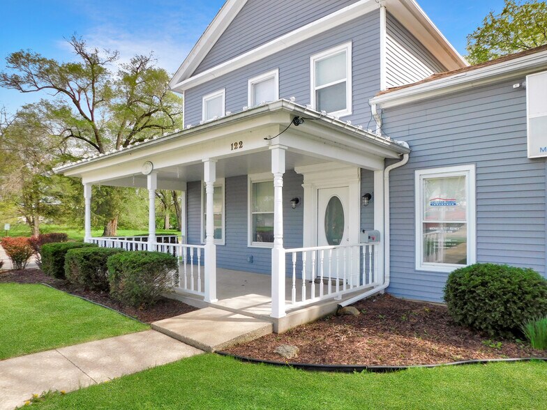 More Photos Of 122 E Main St, Rockton Office For Lease