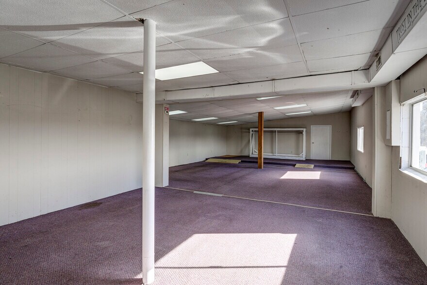 More Photos Of 127 Cherry St, Johnson City Industrial For Sale