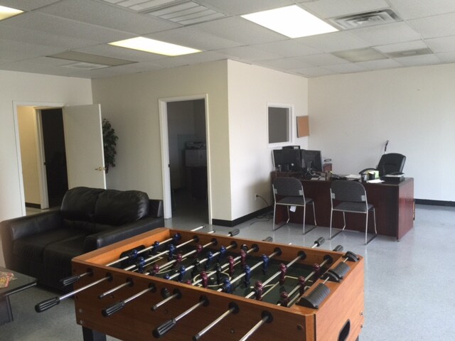 More Photos Of 9700 Almeda Genoa Rd, Houston Flex For Lease