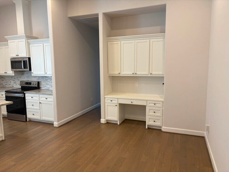 More Photos Of 5902 Winsome Ln, Houston Office Residential For Sale