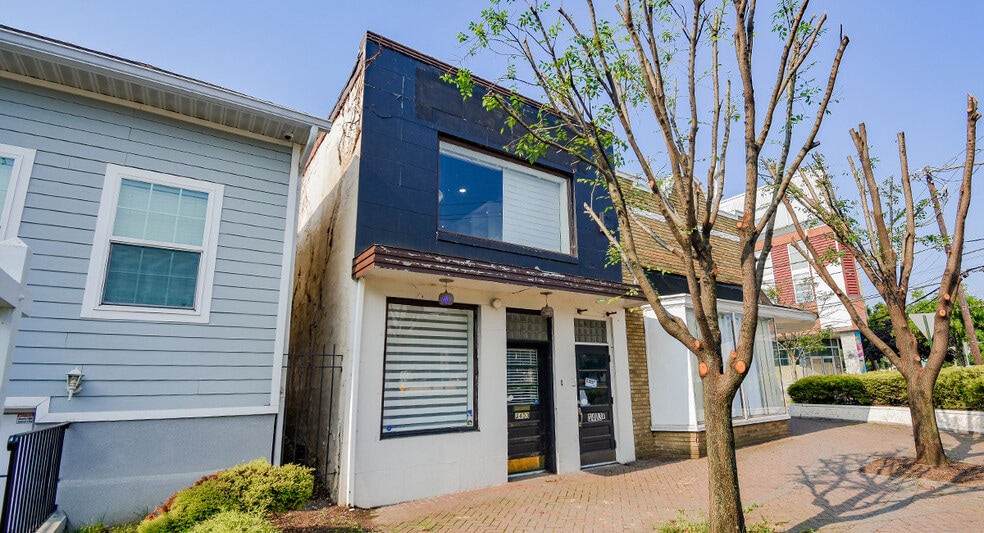 More Photos Of 3403 Perry St, Mount Rainier Office For Sale