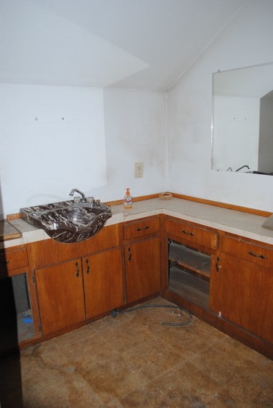 More Photos Of 223-227 S Main St, Wagoner Warehouse For Sale