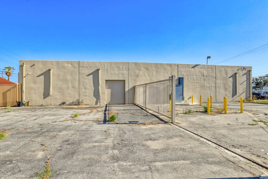 More Photos Of 538 W Monterey Ave, Pomona Distribution For Lease