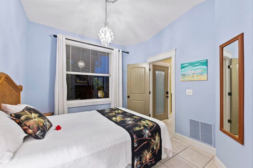 More Photos Of 941 Virginia Dr, Sarasota Specialty For Sale