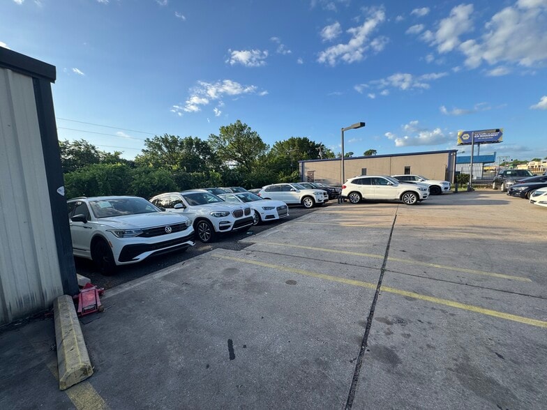 More Photos Of 3001 Alta Mere Dr, Fort Worth Auto Dealership For Lease