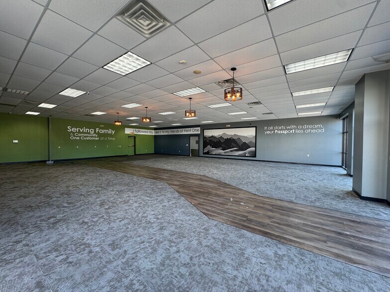 More Photos Of 407 E Pawnee St, Wichita Freestanding For Lease