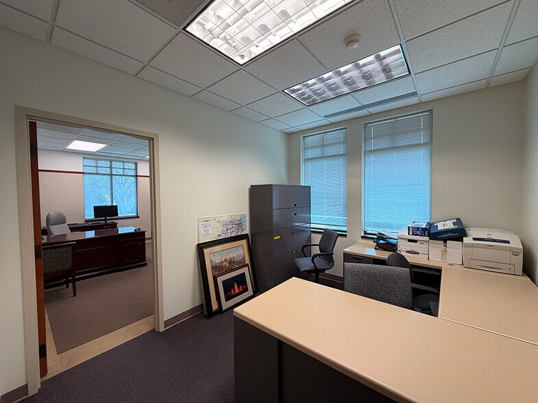 More Photos Of 3167 Robbins Rd, Springfield Office For Sale