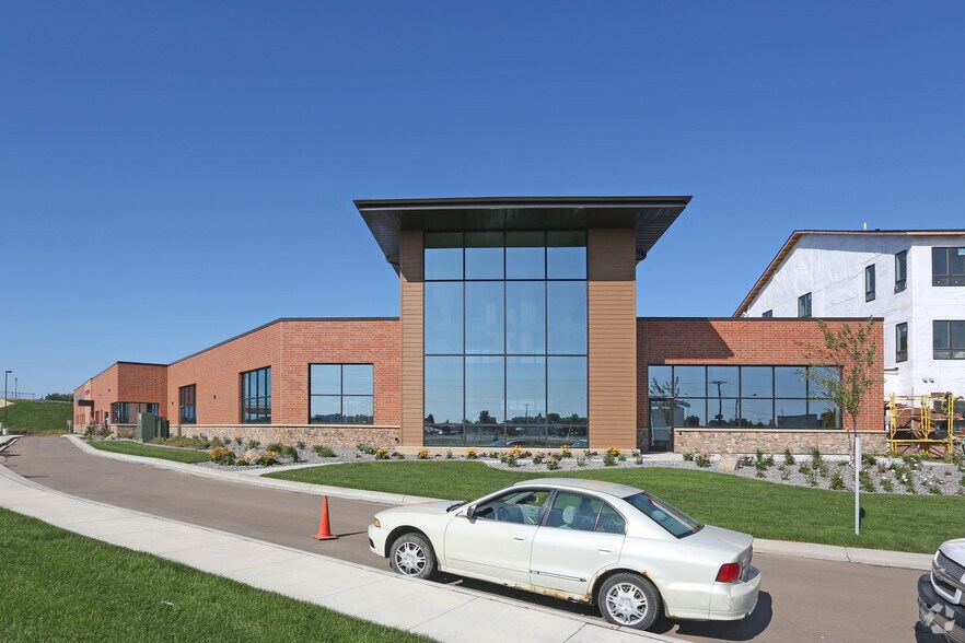 Primary Photo Of 165 Commerce Dr E, Belle Plaine General Retail For Lease