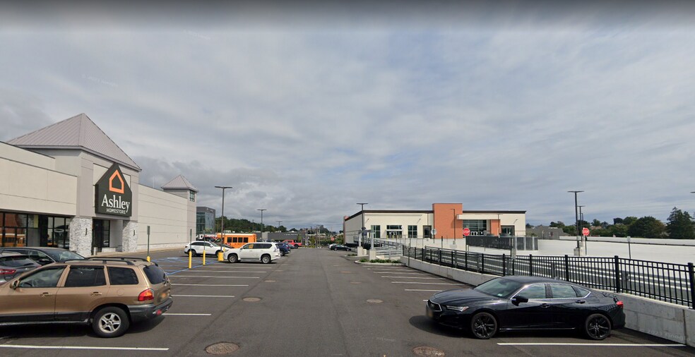 More Photos Of 71-110 Nardozzi Pl, New Rochelle General Retail For Lease