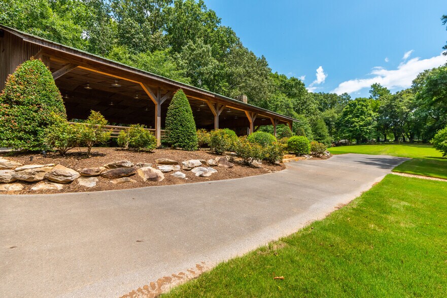 More Photos Of 565 Owens Gin Rd NE, Calhoun Lodge Meeting Hall For Sale